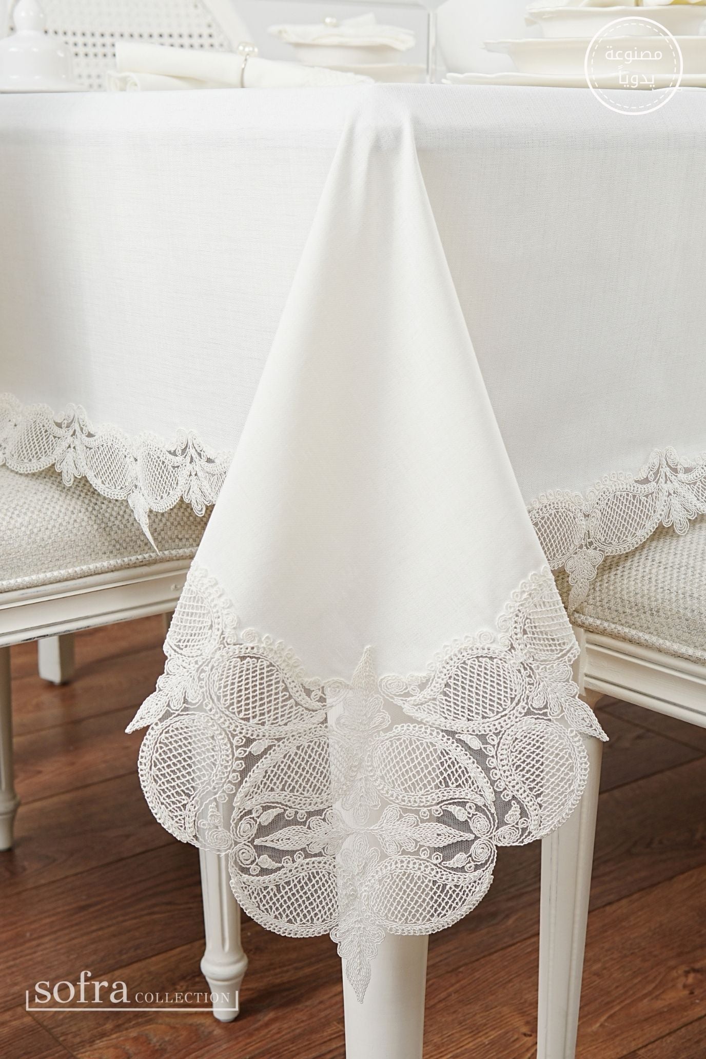 طقم مفارش سفرة كامل مزين بدانتيل اوف وايت - موديل ايلا  – ٣٨ قطعة – ١٢ شخص - قماش كتان مقاوم للبقع