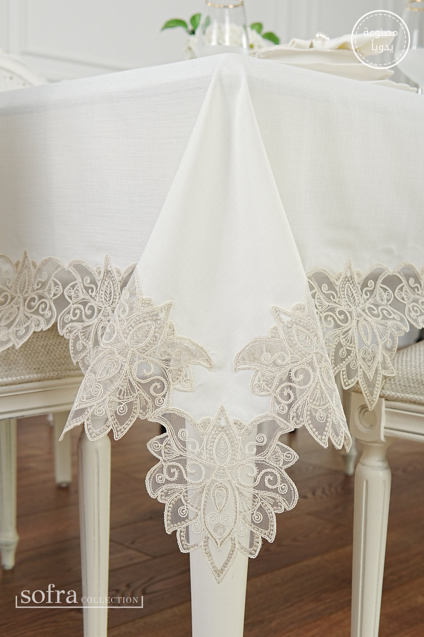 طقم مفارش سفرة كامل مزين بدانتيل ذهبى - موديل انكا  – ٣٨ قطعة – ١٢ شخص - قماش كتان مقاوم للبقع