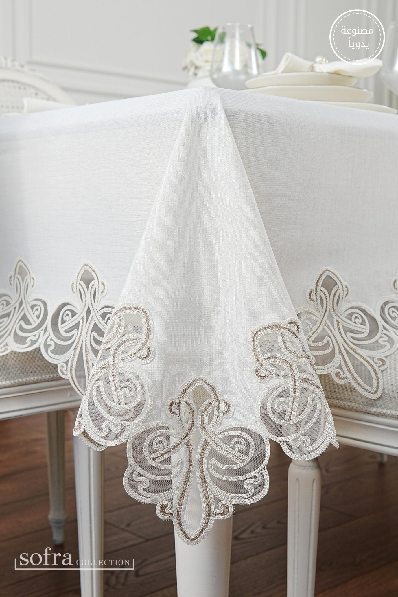 طقم مفارش سفرة كامل مزين بدانتيل بنى واوف وايت - موديل فينتو  – ٣٨ قطعة – ١٢ شخص - قماش كتان مقاوم للبقع