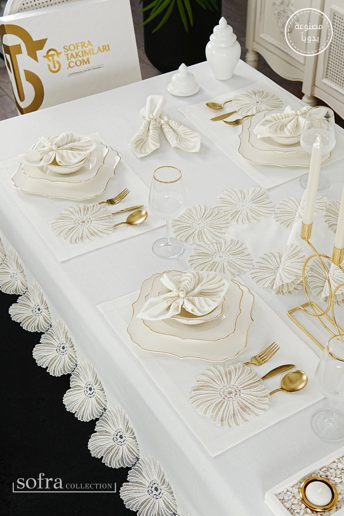 طقم مفارش سفرة كامل مزين بدانتيل ذهبى - موديل ديلينا  – ٣٨ قطعة – ١٢ شخص - قماش كتان مقاوم للبقع