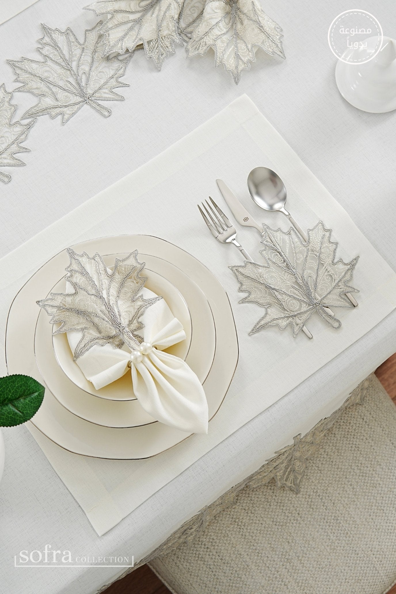 طقم مفارش سفرة كامل مزين بدانتيل فضى ورمادى - موديل شنار  – ٣٨ قطعة – ١٢ شخص - قماش كتان مقاوم للبقع