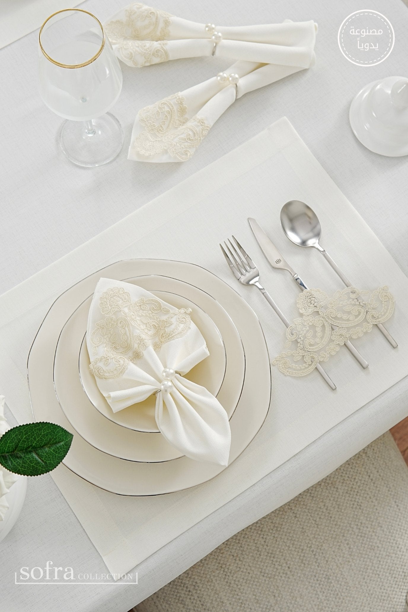 طقم مفارش سفرة كامل مزين بدانتيل اوف وايت - موديل فينتاج  – ٣٨ قطعة – ١٢ شخص - قماش كتان مقاوم للبقع