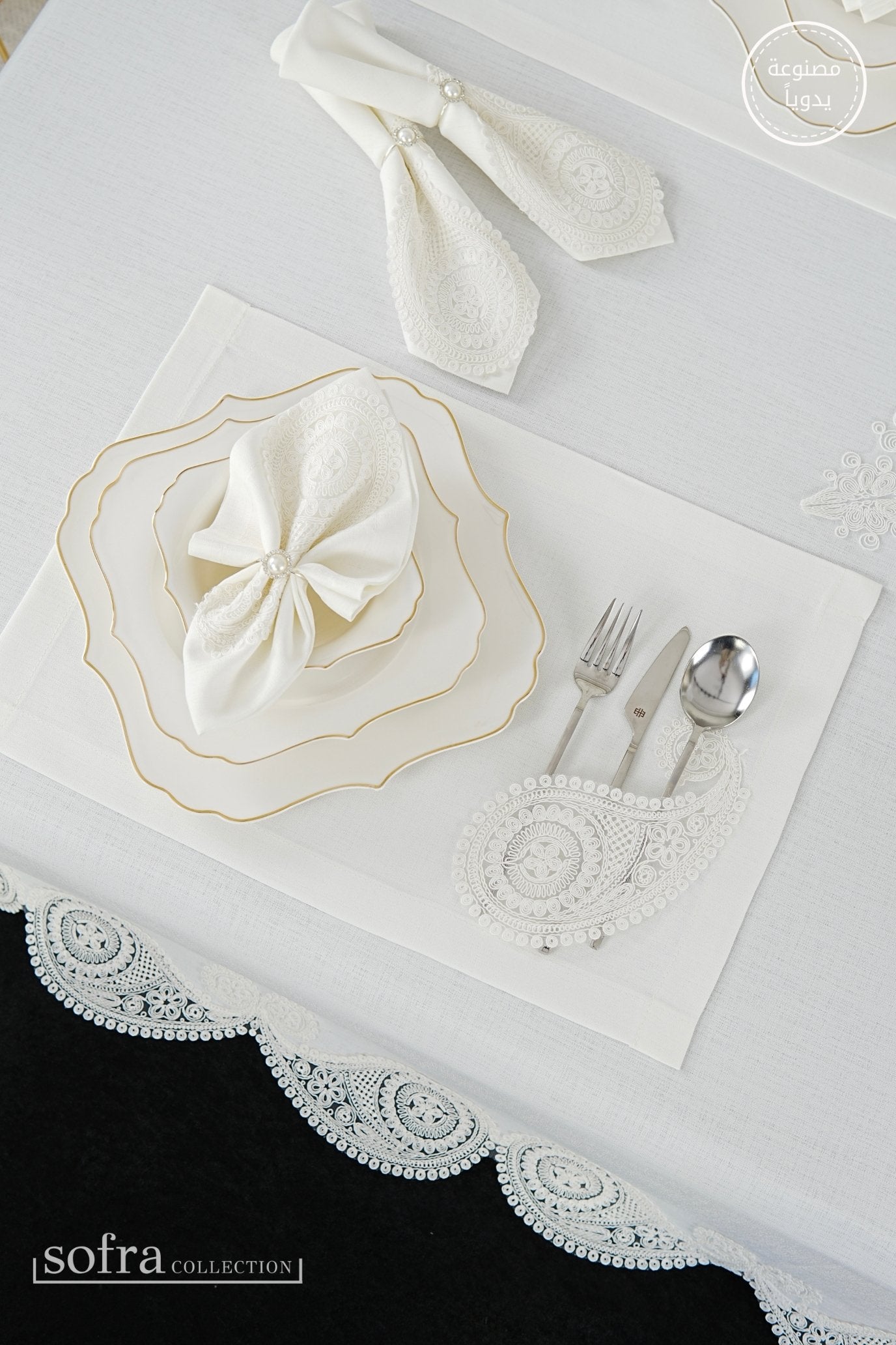 طقم مفارش سفرة كامل مزين بدانتيل اوف وايت - موديل سالكم  – ٣٨ قطعة – ١٢ شخص - قماش كتان مقاوم للبقع