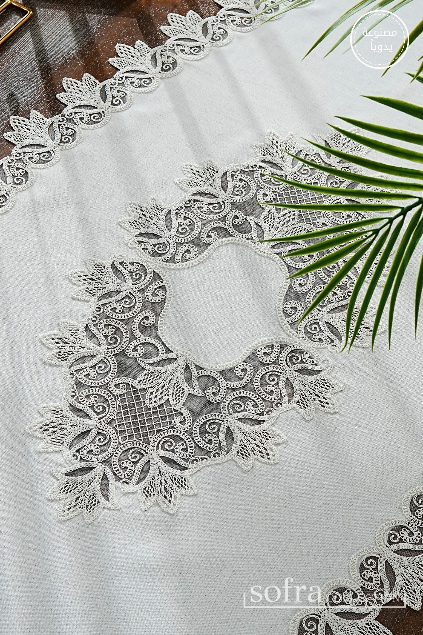 طقم مفارش صالون  ٥ قطع مزين بدانتيل اوف وايت – موديل فوليا - قماش كتان فاخر مقاوم للبقع