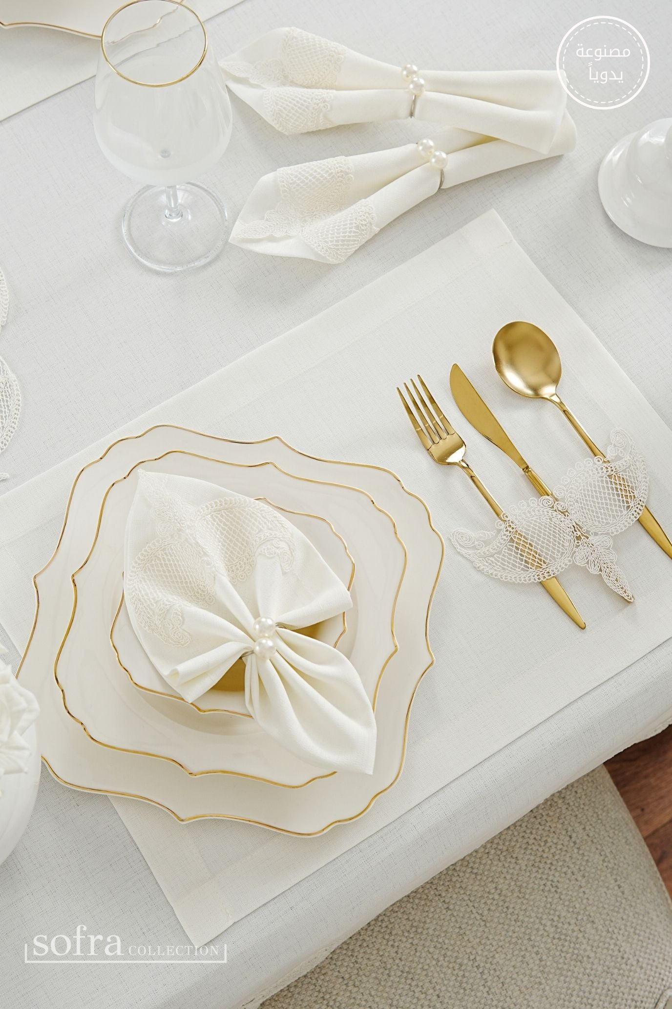 طقم مفارش سفرة كامل مزين بدانتيل اوف وايت - موديل ايلا  – ٣٨ قطعة – ١٢ شخص - قماش كتان مقاوم للبقع