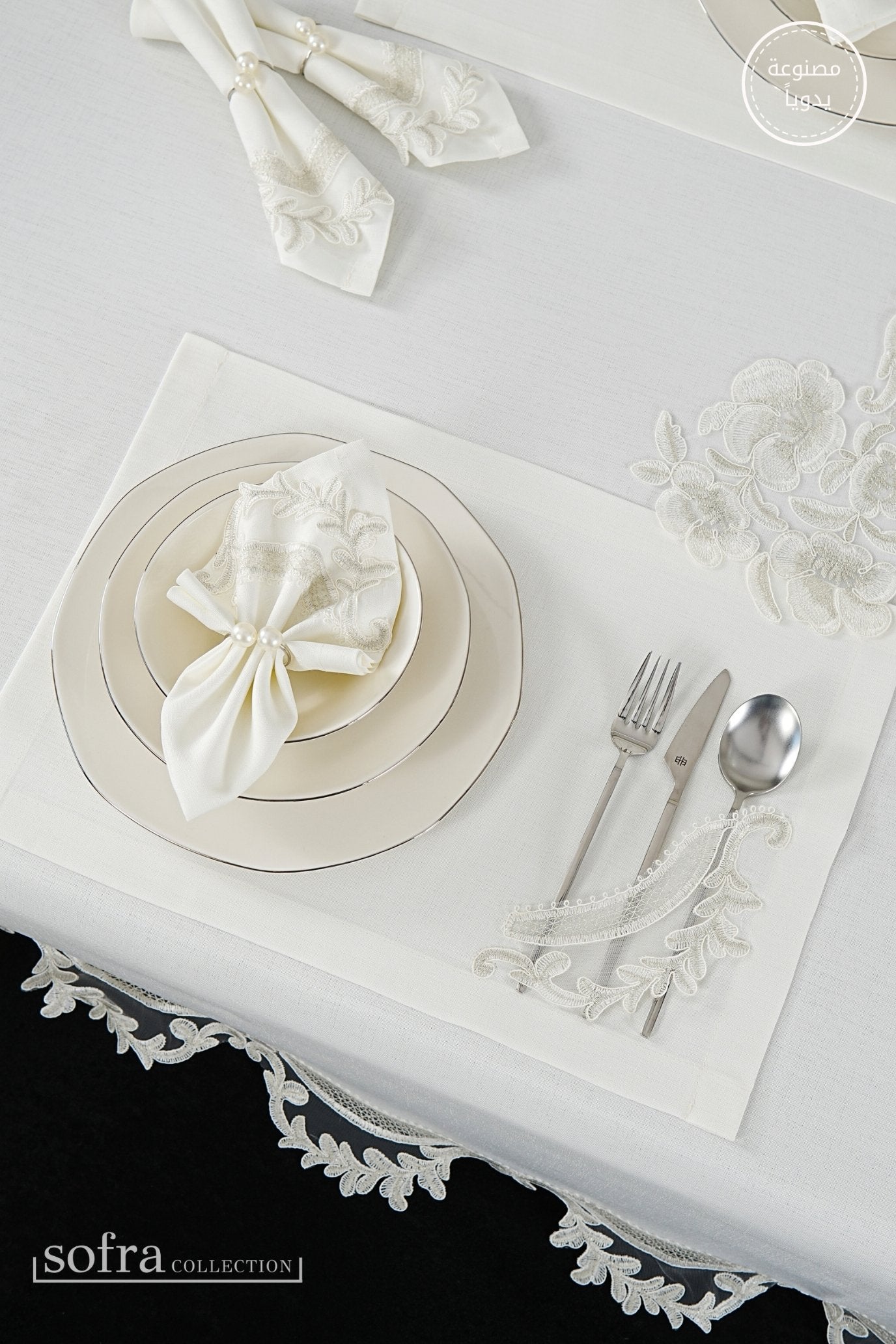 طقم مفارش سفرة كامل مزين بدانتيل فضى - موديل زاهيرة  – ٣٨ قطعة – ١٢ شخص - قماش كتان مقاوم للبقع