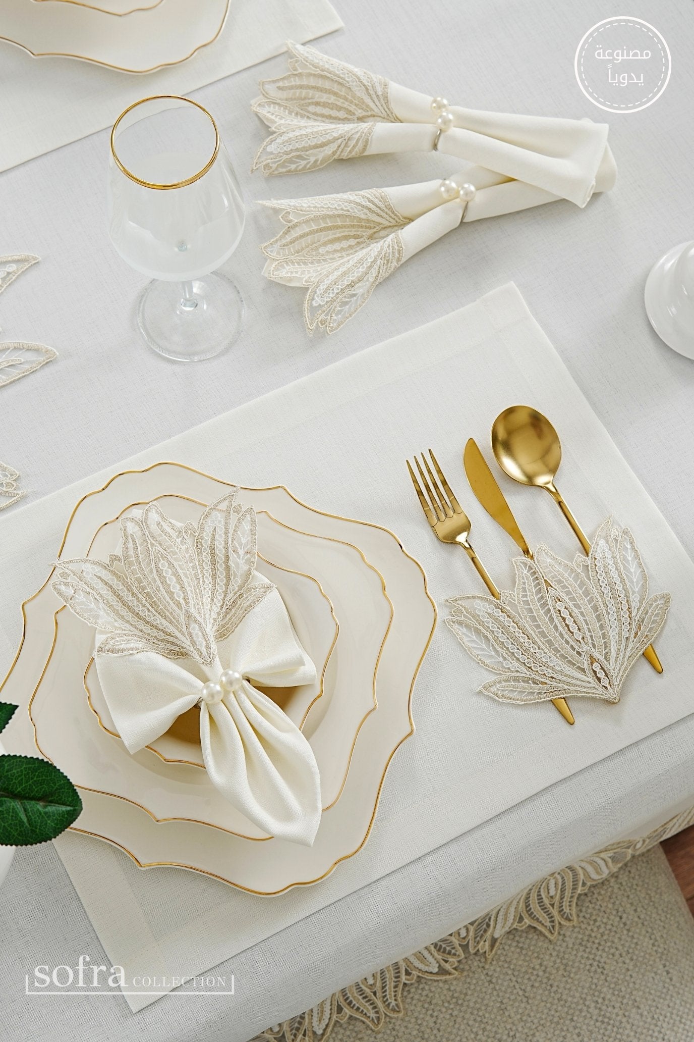 طقم مفارش سفرة كامل مزين بدانتيل بذهبى - موديل كاكتوس  – ٣٨ قطعة – ١٢ شخص - قماش كتان مقاوم للبقع