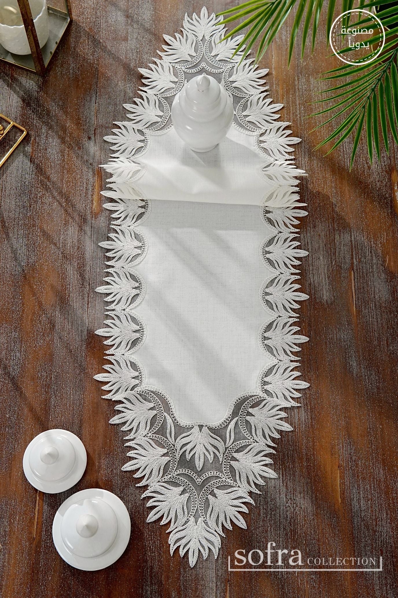 طقم مفارش صالون  ٥ قطع مزين بدانتيل اوف وايت – موديل هنزاده - قماش كتان فاخر مقاوم للبقع