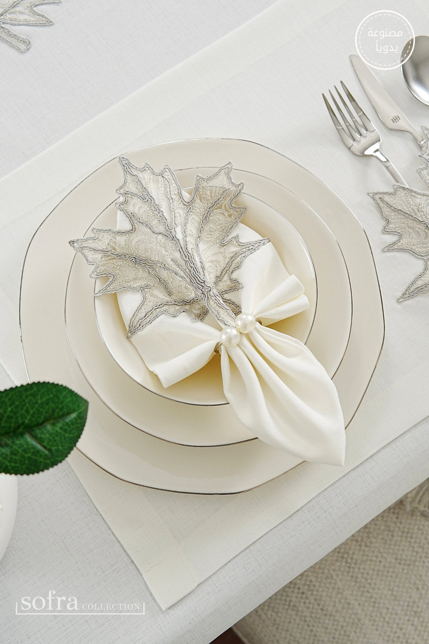 طقم مفارش سفرة كامل مزين بدانتيل فضى ورمادى - موديل شنار  – ٣٨ قطعة – ١٢ شخص - قماش كتان مقاوم للبقع