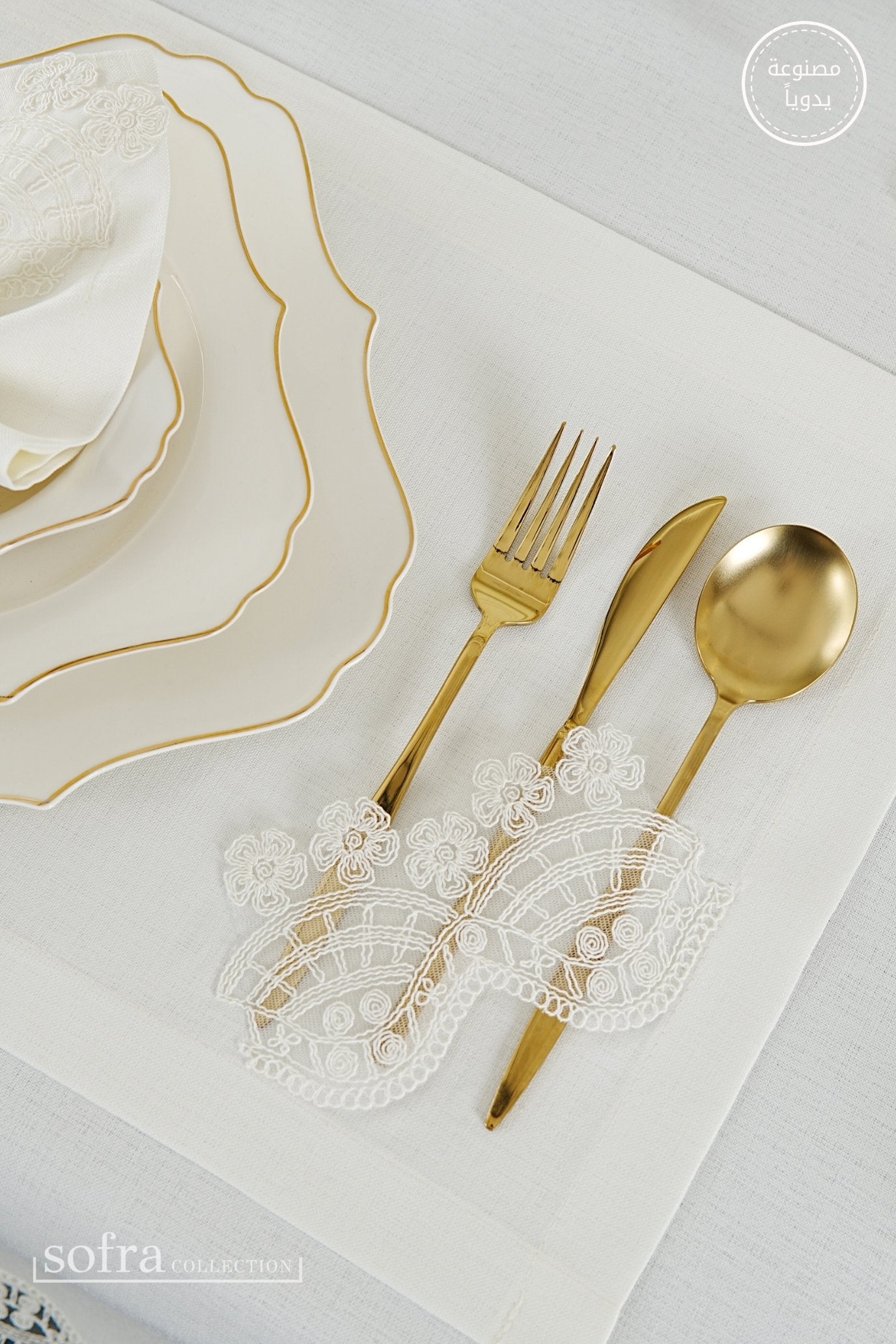 طقم مفارش سفرة كامل مزين بدانتيل اوف وايت - موديل سيفدا  – ٣٨ قطعة – ١٢ شخص - قماش كتان مقاوم للبقع