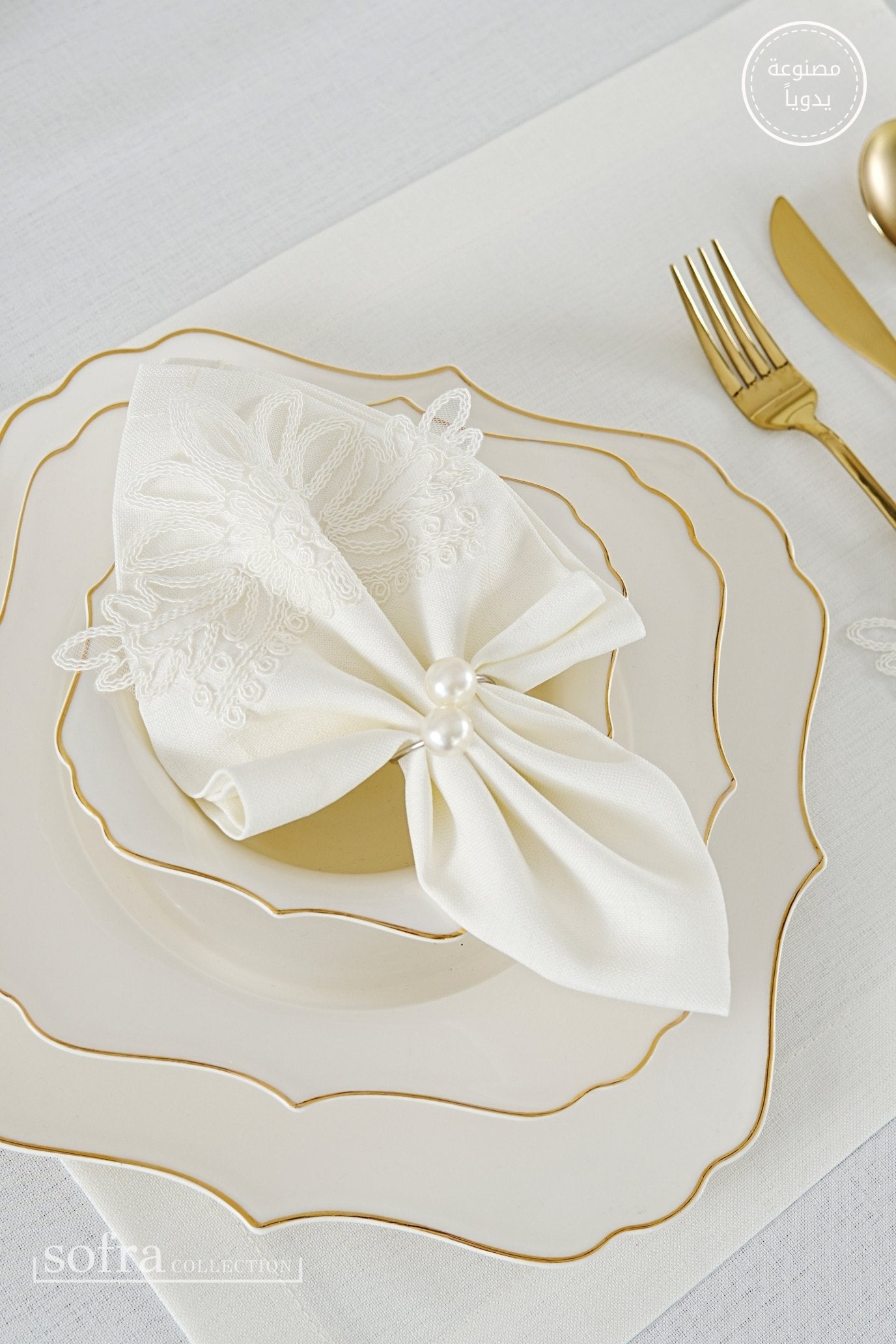 طقم مفارش سفرة كامل مزين بدانتيل أوف وايت - موديل منى  – ٣٨ قطعة – ١٢ شخص - قماش كتان مقاوم للبقع