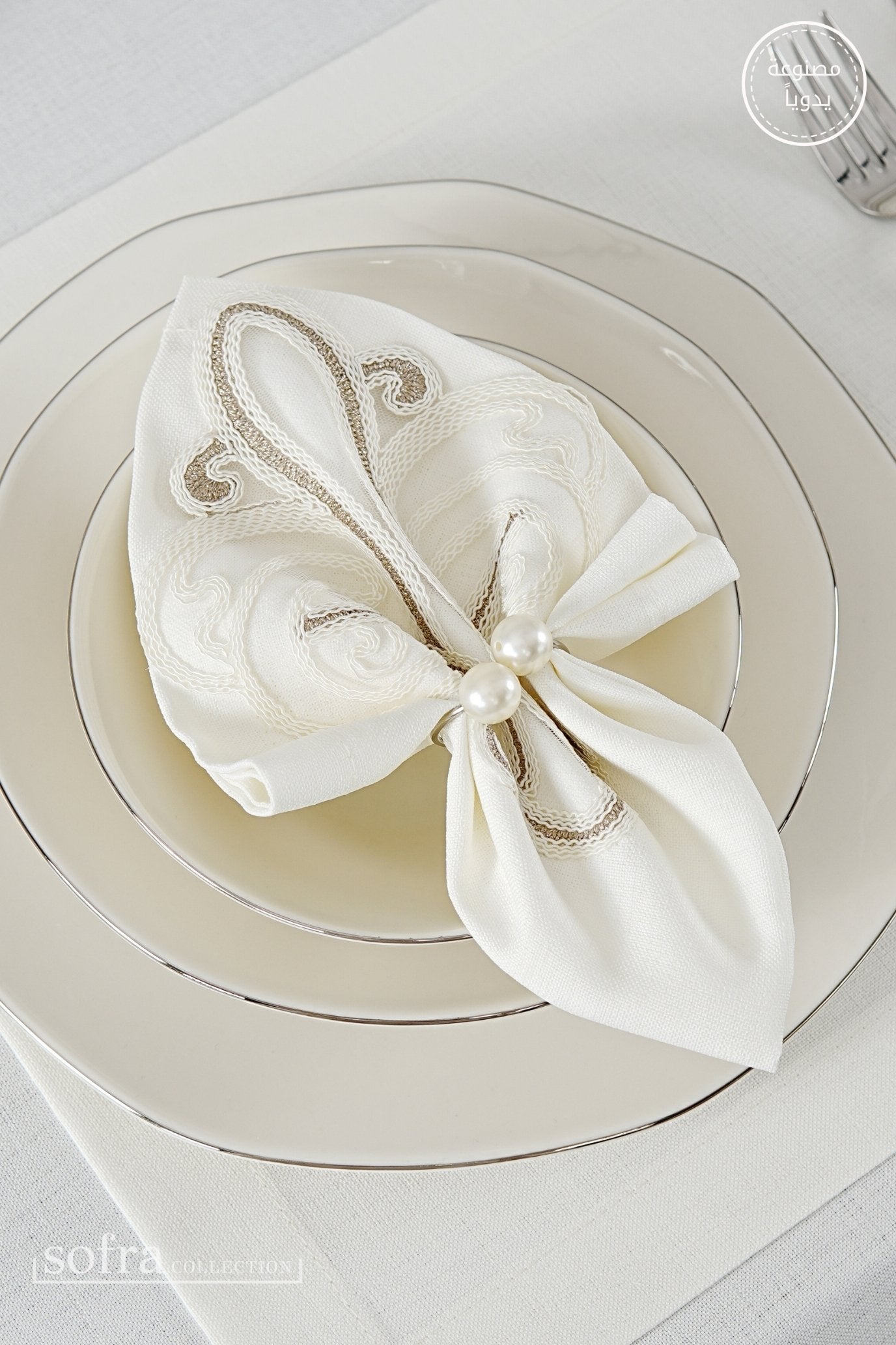 طقم مفارش سفرة كامل مزين بدانتيل بنى واوف وايت - موديل فينتو  – ٣٨ قطعة – ١٢ شخص - قماش كتان مقاوم للبقع