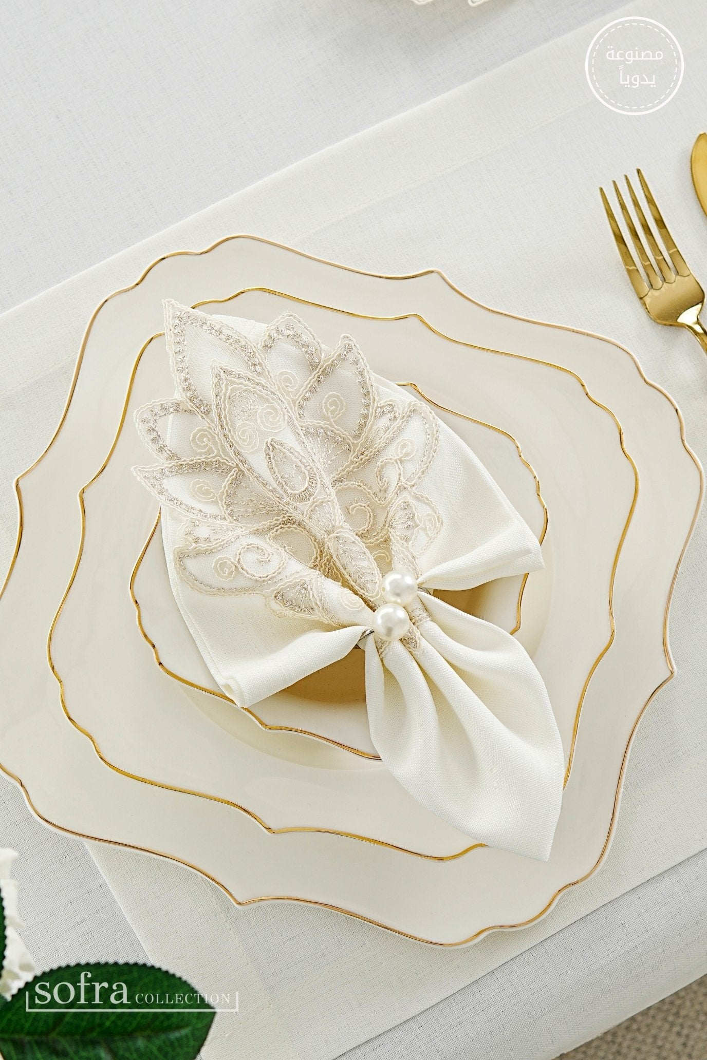 طقم مفارش سفرة كامل مزين بدانتيل ذهبى - موديل انكا  – ٣٨ قطعة – ١٢ شخص - قماش كتان مقاوم للبقع