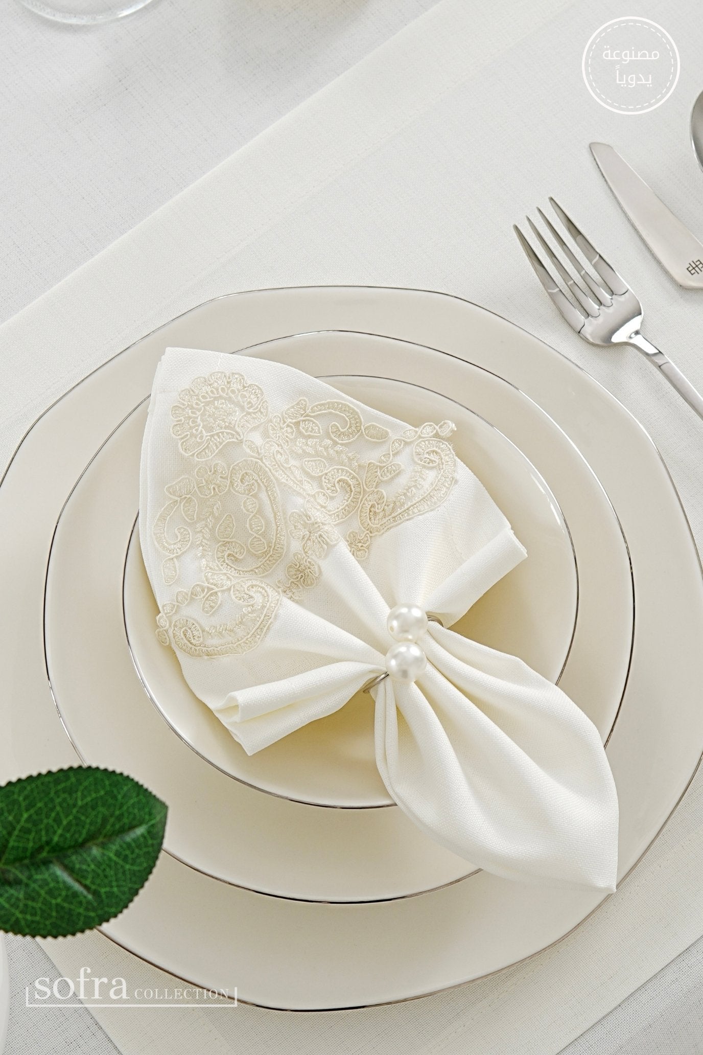 طقم مفارش سفرة كامل مزين بدانتيل اوف وايت - موديل فينتاج  – ٣٨ قطعة – ١٢ شخص - قماش كتان مقاوم للبقع