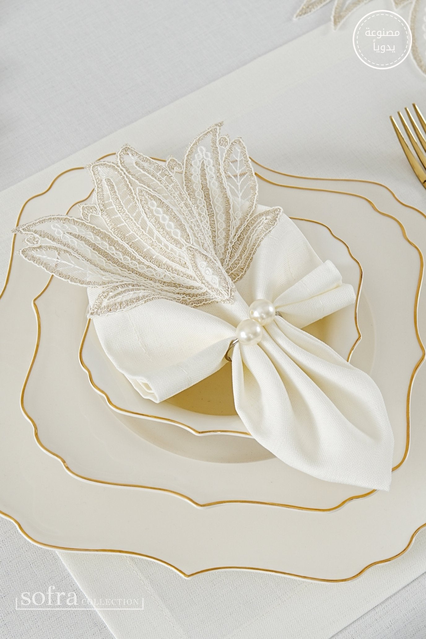 طقم مفارش سفرة كامل مزين بدانتيل بذهبى - موديل كاكتوس  – ٣٨ قطعة – ١٢ شخص - قماش كتان مقاوم للبقع