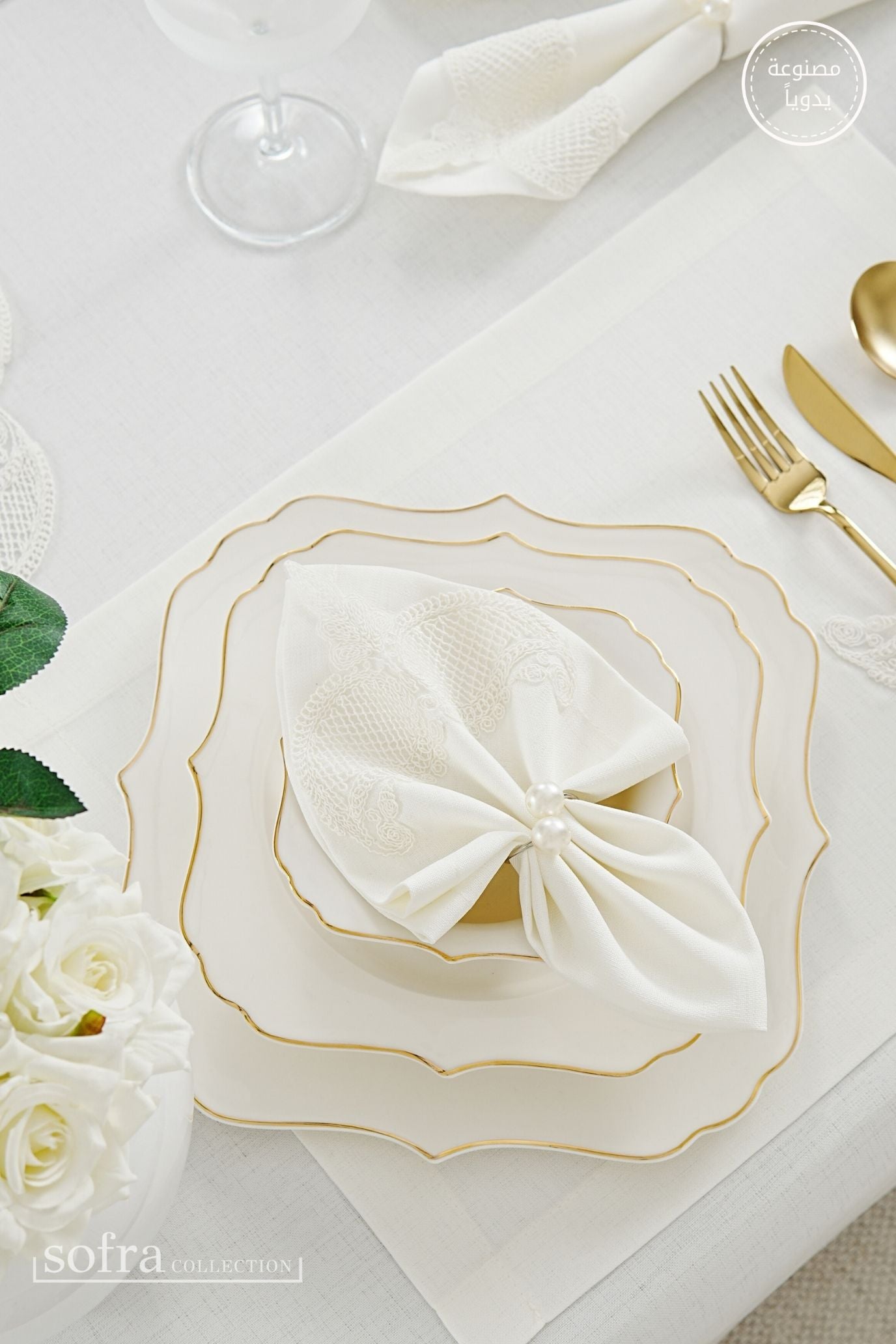 طقم مفارش سفرة كامل مزين بدانتيل اوف وايت - موديل ايلا  – ٣٨ قطعة – ١٢ شخص - قماش كتان مقاوم للبقع