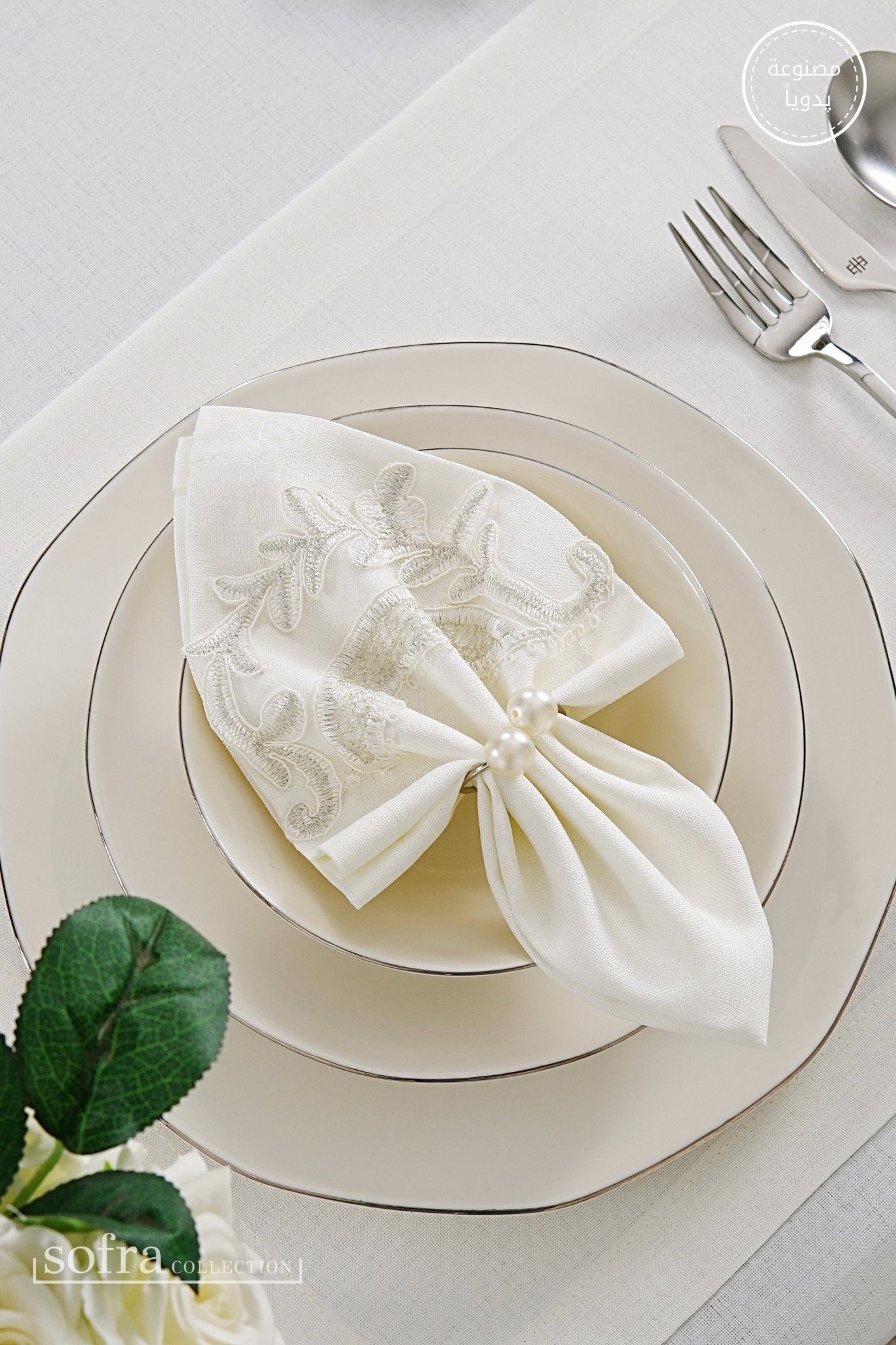 طقم مفارش سفرة كامل مزين بدانتيل فضى - موديل زاهيرة  – ٣٨ قطعة – ١٢ شخص - قماش كتان مقاوم للبقع