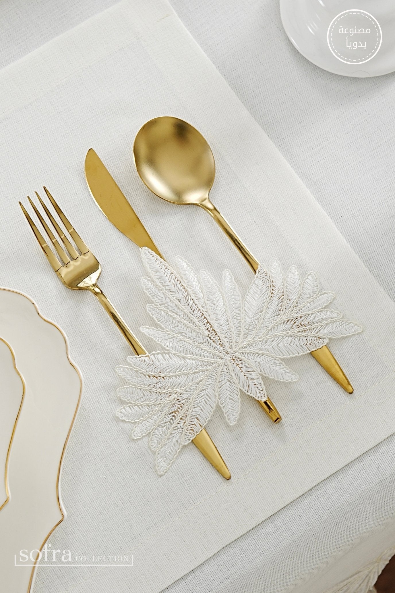 طقم مفارش سفرة كامل مزين بدانتيل اوف وايت - موديل ديدم  – ٣٨ قطعة – ١٢ شخص - قماش كتان مقاوم للبقع