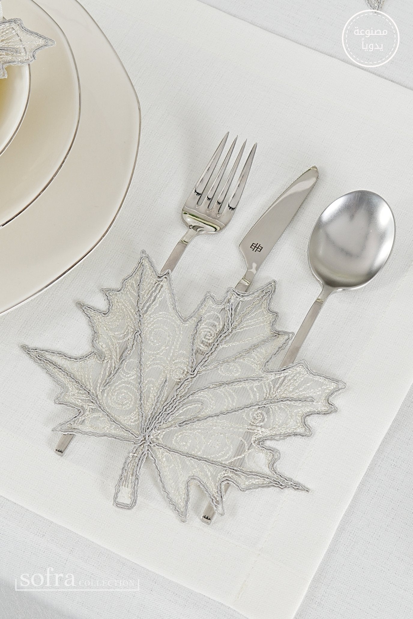 طقم مفارش سفرة كامل مزين بدانتيل فضى ورمادى - موديل شنار  – ٣٨ قطعة – ١٢ شخص - قماش كتان مقاوم للبقع