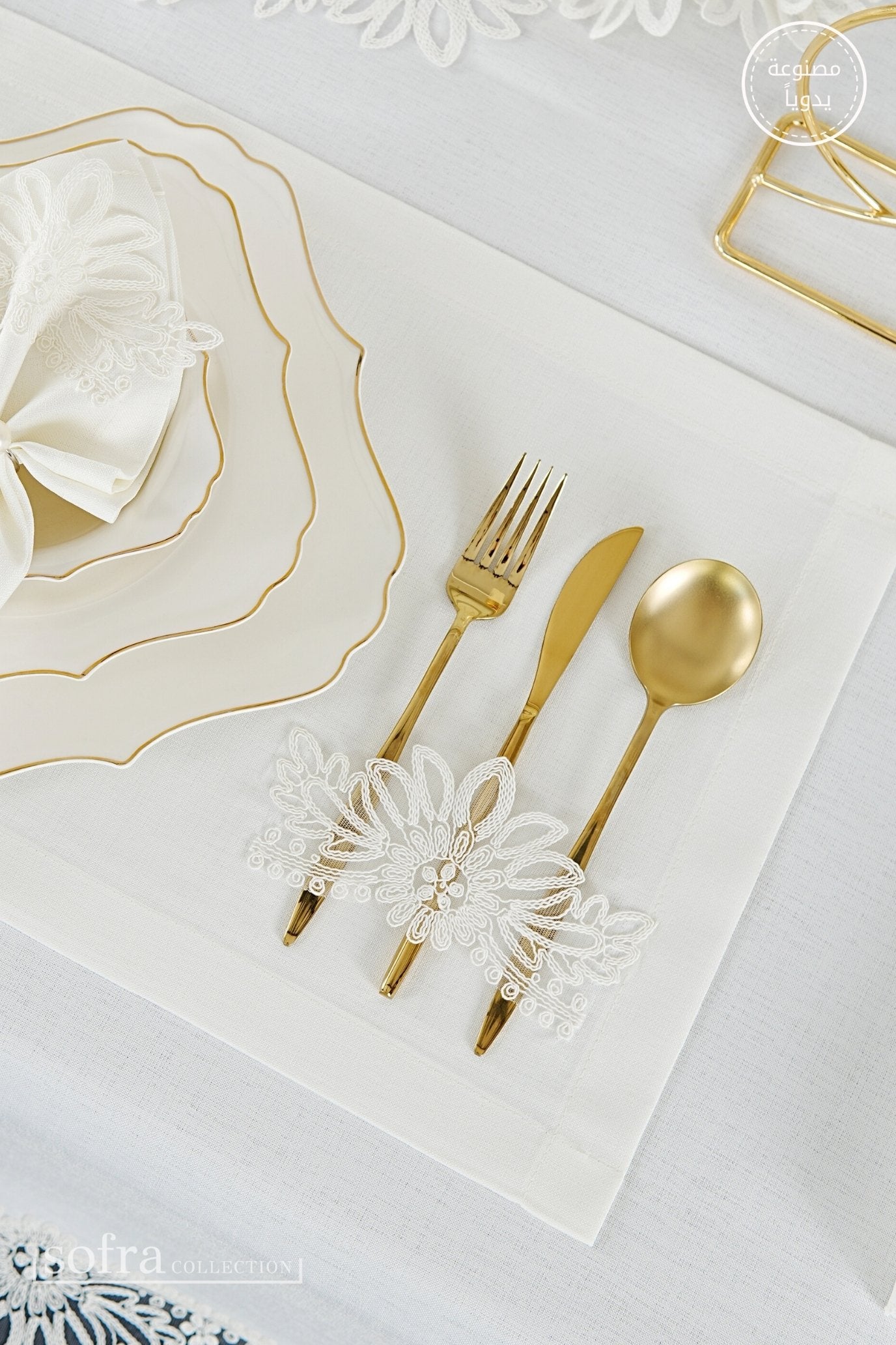 طقم مفارش سفرة كامل مزين بدانتيل أوف وايت - موديل منى  – ٣٨ قطعة – ١٢ شخص - قماش كتان مقاوم للبقع