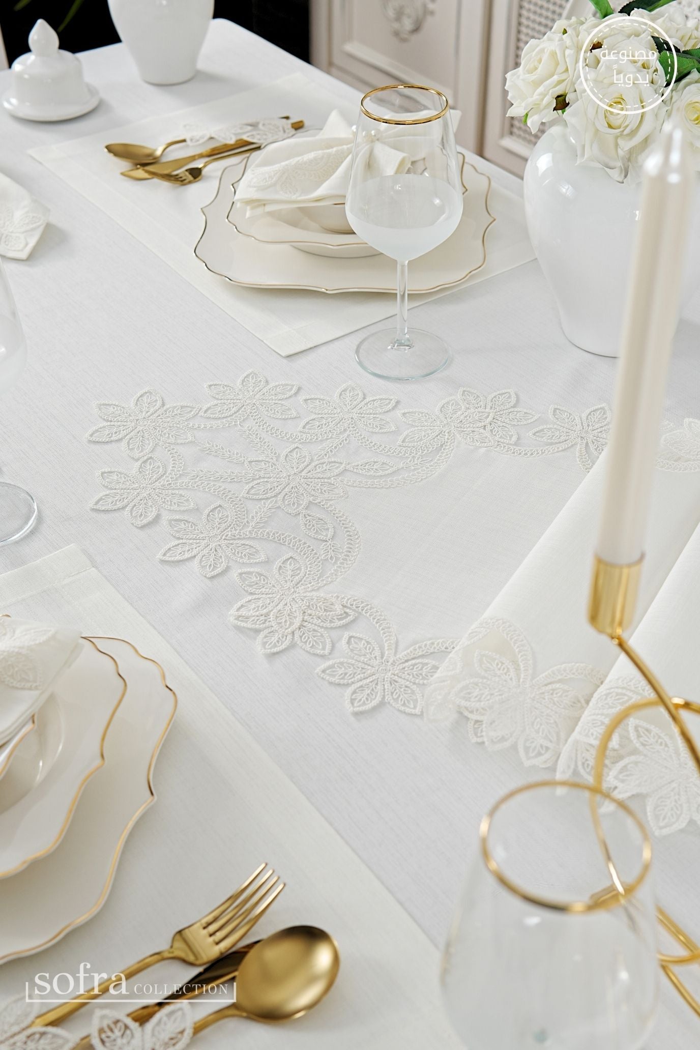 طقم مفارش سفرة كامل مزين بدانتيل اوف وايت - موديل مانوليا  – ٣٨ قطعة – ١٢ شخص - قماش كتان مقاوم للبقع