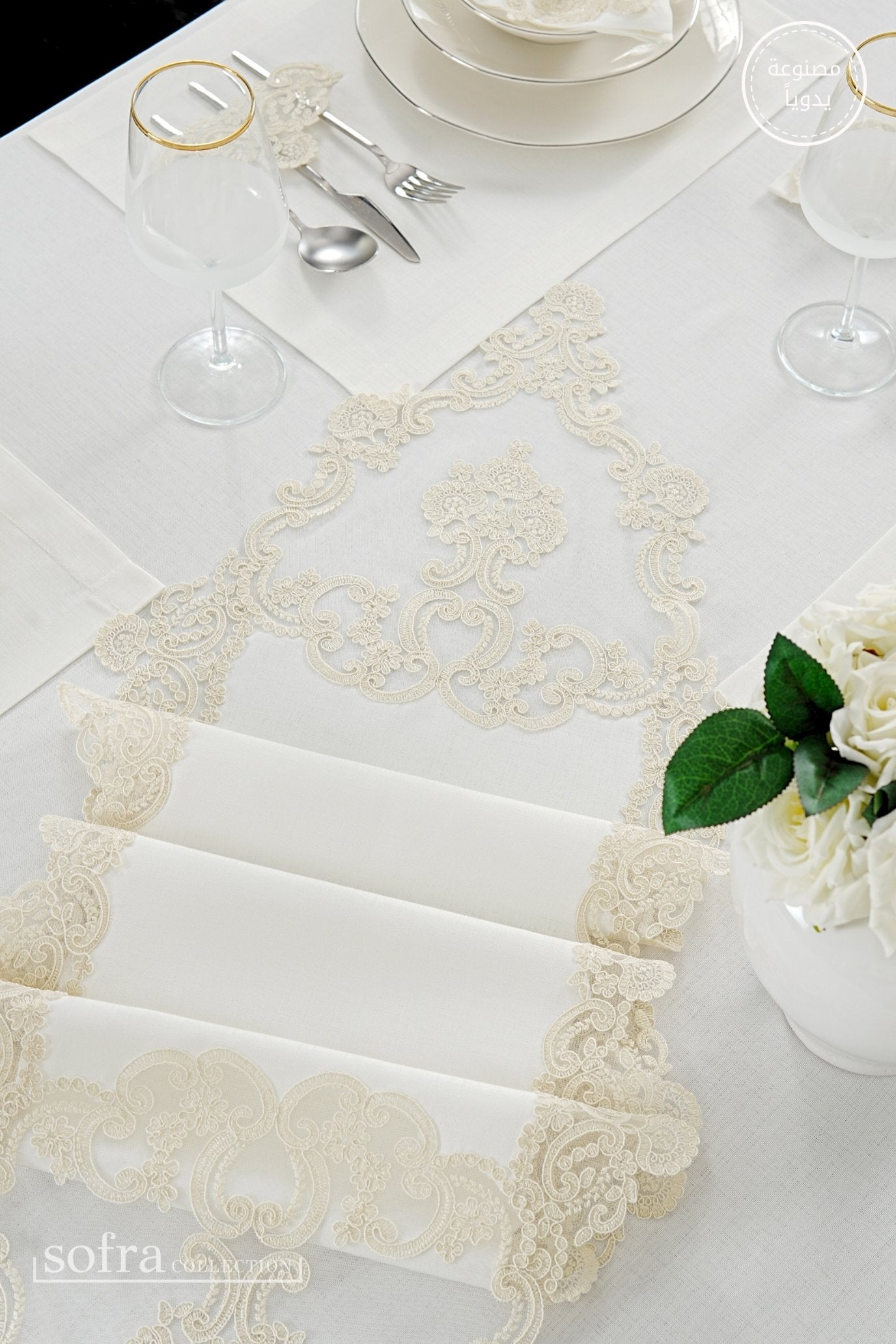 طقم مفارش سفرة كامل مزين بدانتيل اوف وايت - موديل فينتاج  – ٣٨ قطعة – ١٢ شخص - قماش كتان مقاوم للبقع