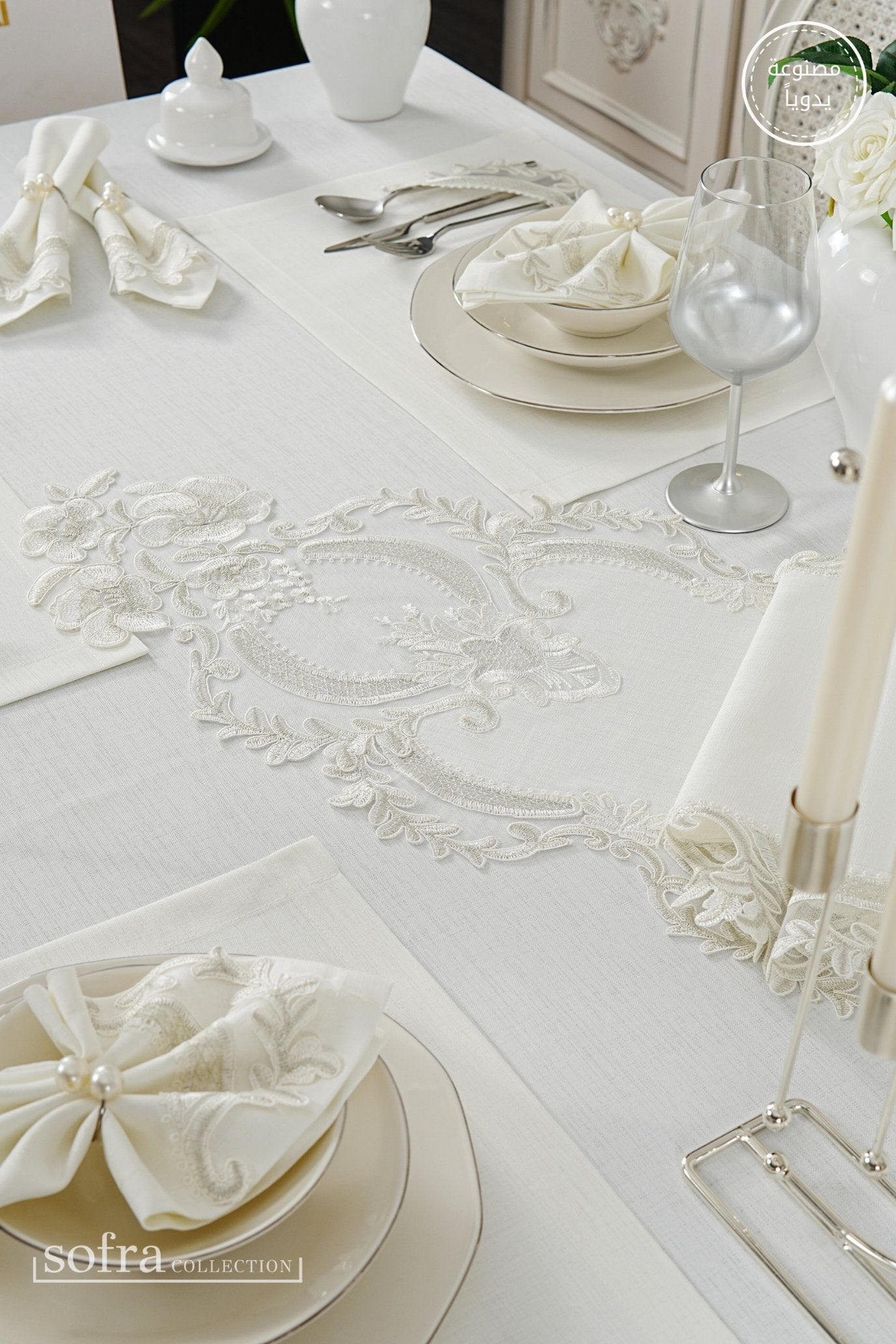 طقم مفارش سفرة كامل مزين بدانتيل فضى - موديل زاهيرة  – ٣٨ قطعة – ١٢ شخص - قماش كتان مقاوم للبقع