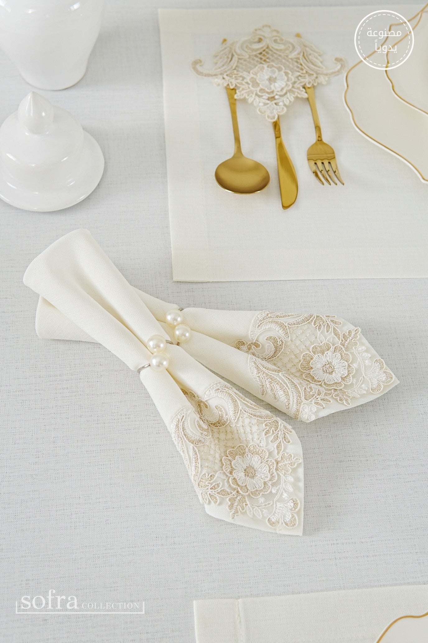 طقم مفارش سفرة كامل مزين بدانتيل ذهبى - موديل فيكتوريا  – ٣٨ قطعة – ١٢ شخص - قماش كتان مقاوم للبقع