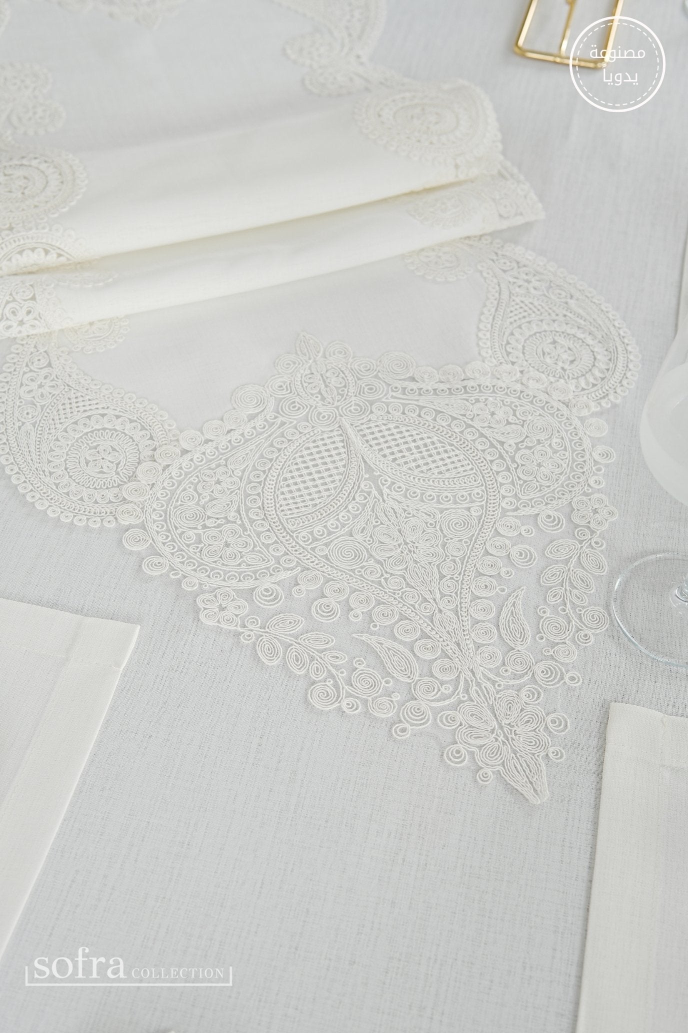 طقم مفارش سفرة كامل مزين بدانتيل اوف وايت - موديل سالكم  – ٣٨ قطعة – ١٢ شخص - قماش كتان مقاوم للبقع