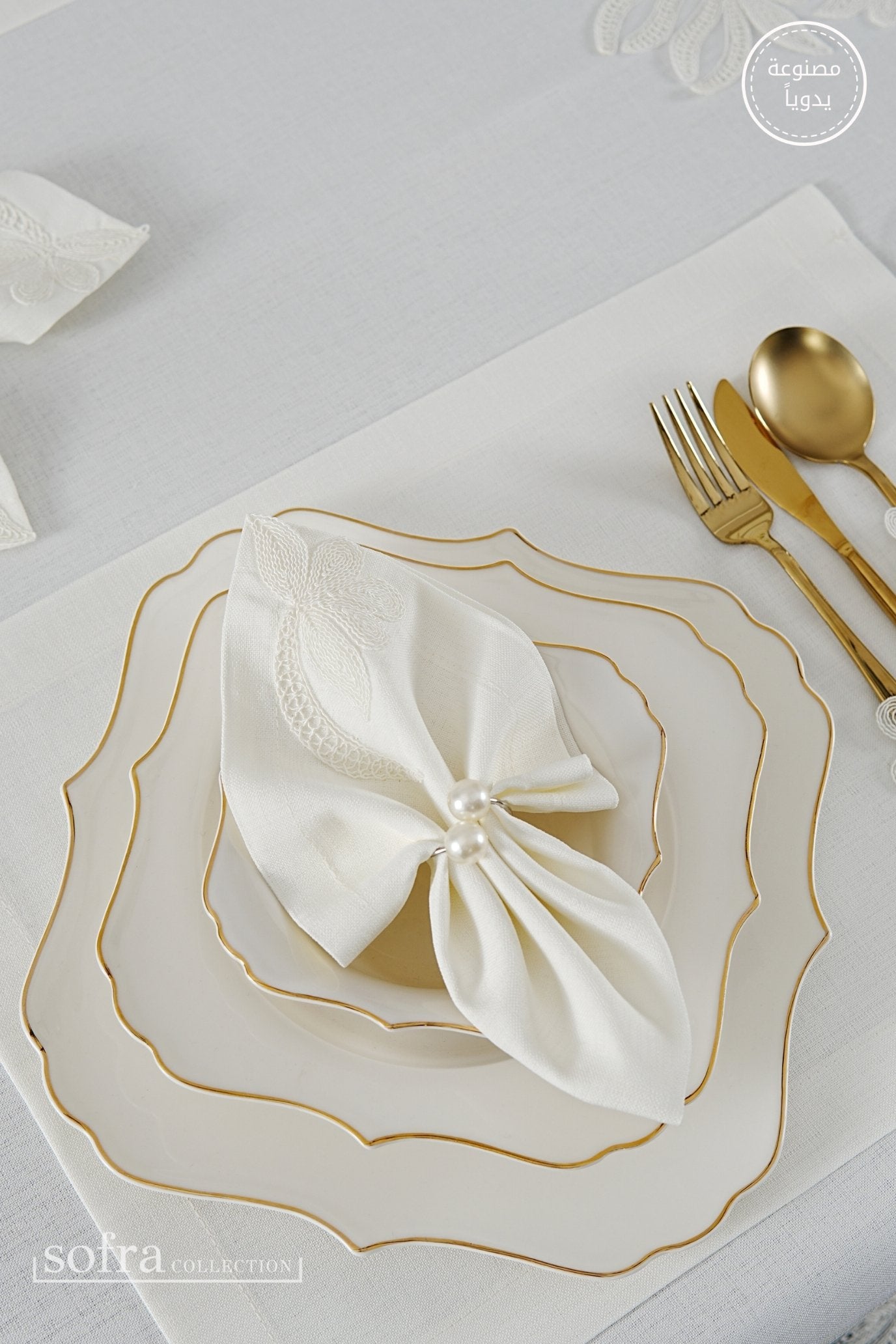 طقم مفارش سفرة كامل مزين بدانتيل اوف وايت - موديل دينا  – ٣٨ قطعة – ١٢ شخص - قماش كتان مقاوم للبقع