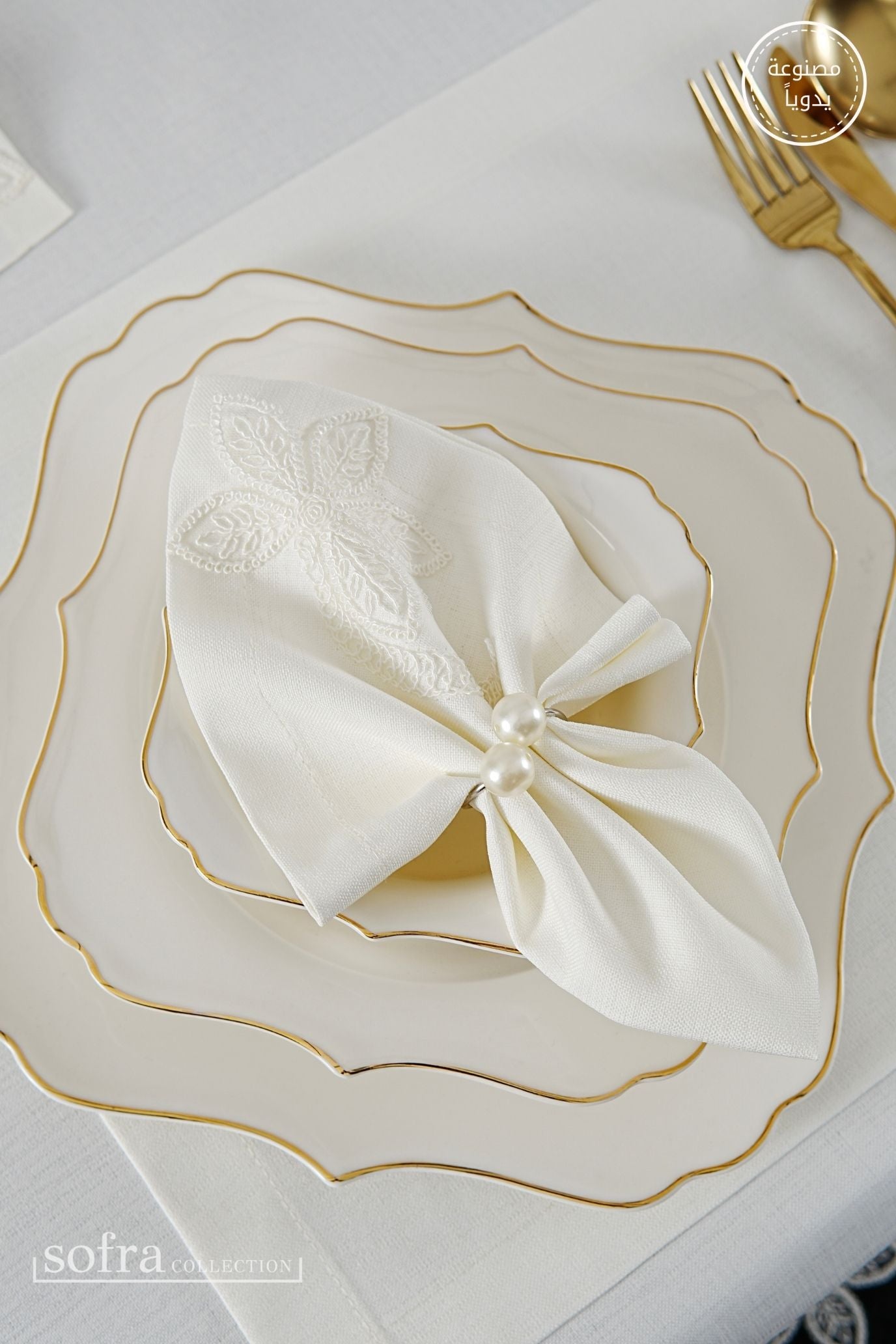 طقم مفارش سفرة كامل مزين بدانتيل اوف وايت - موديل مانوليا  – ٣٨ قطعة – ١٢ شخص - قماش كتان مقاوم للبقع