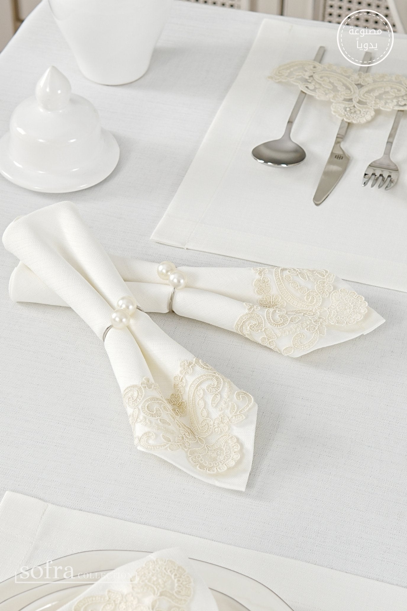 طقم مفارش سفرة كامل مزين بدانتيل اوف وايت - موديل فينتاج  – ٣٨ قطعة – ١٢ شخص - قماش كتان مقاوم للبقع