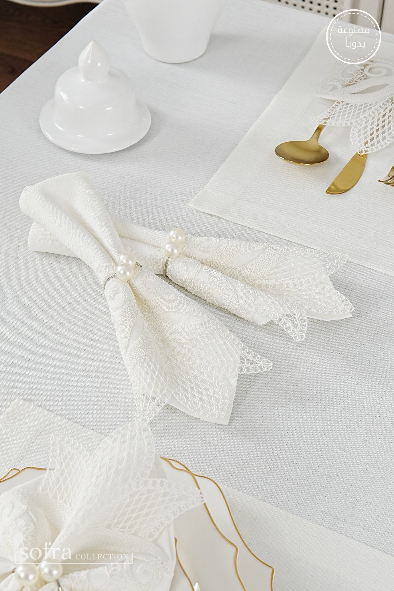 طقم مفارش سفرة كامل مزين بدانتيل اوف وايت - موديل لالى  – ٣٨ قطعة – ١٢ شخص - قماش كتان مقاوم للبقع