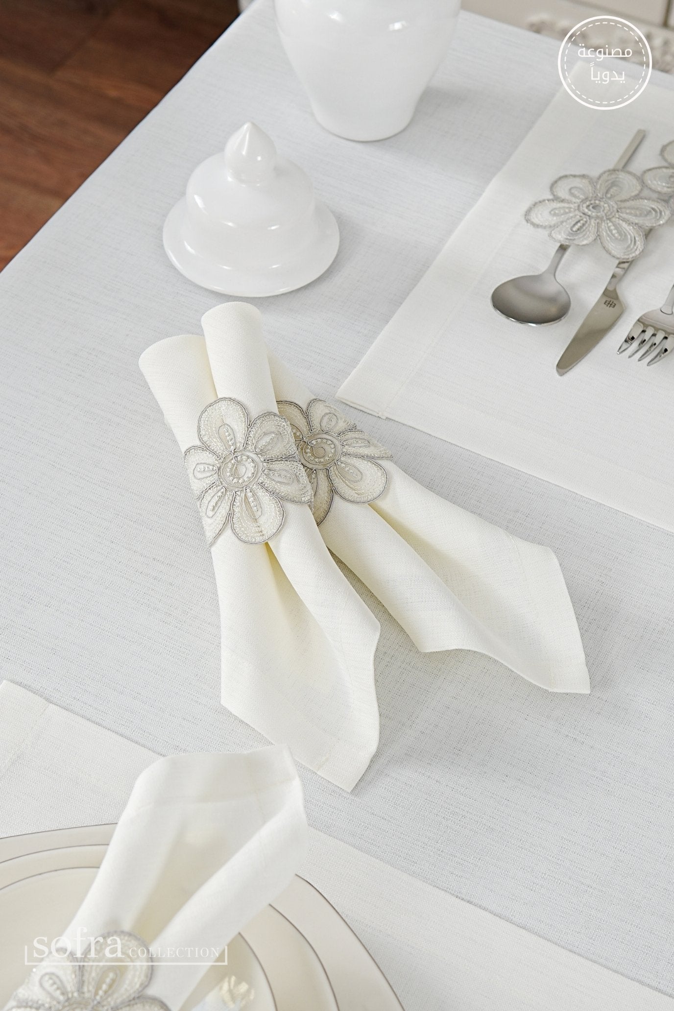 طقم مفارش سفرة مزين بدانتيل فضى - موديل فونيا – شامل المناديل - ٣٨ قطعة – ١٢ شخص - قماش كتان مقاوم للبقع