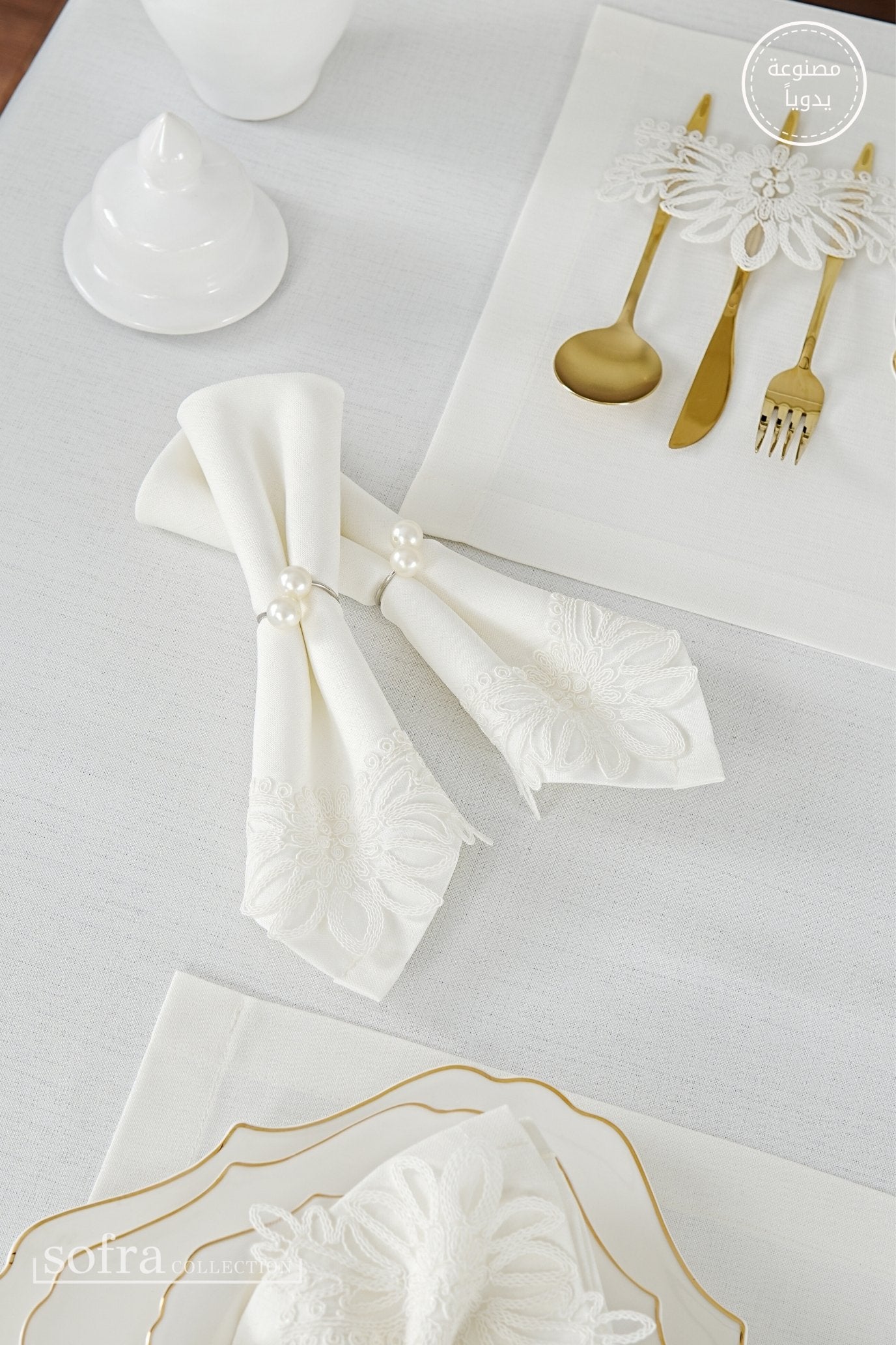 طقم مفارش سفرة كامل مزين بدانتيل أوف وايت - موديل منى  – ٣٨ قطعة – ١٢ شخص - قماش كتان مقاوم للبقع
