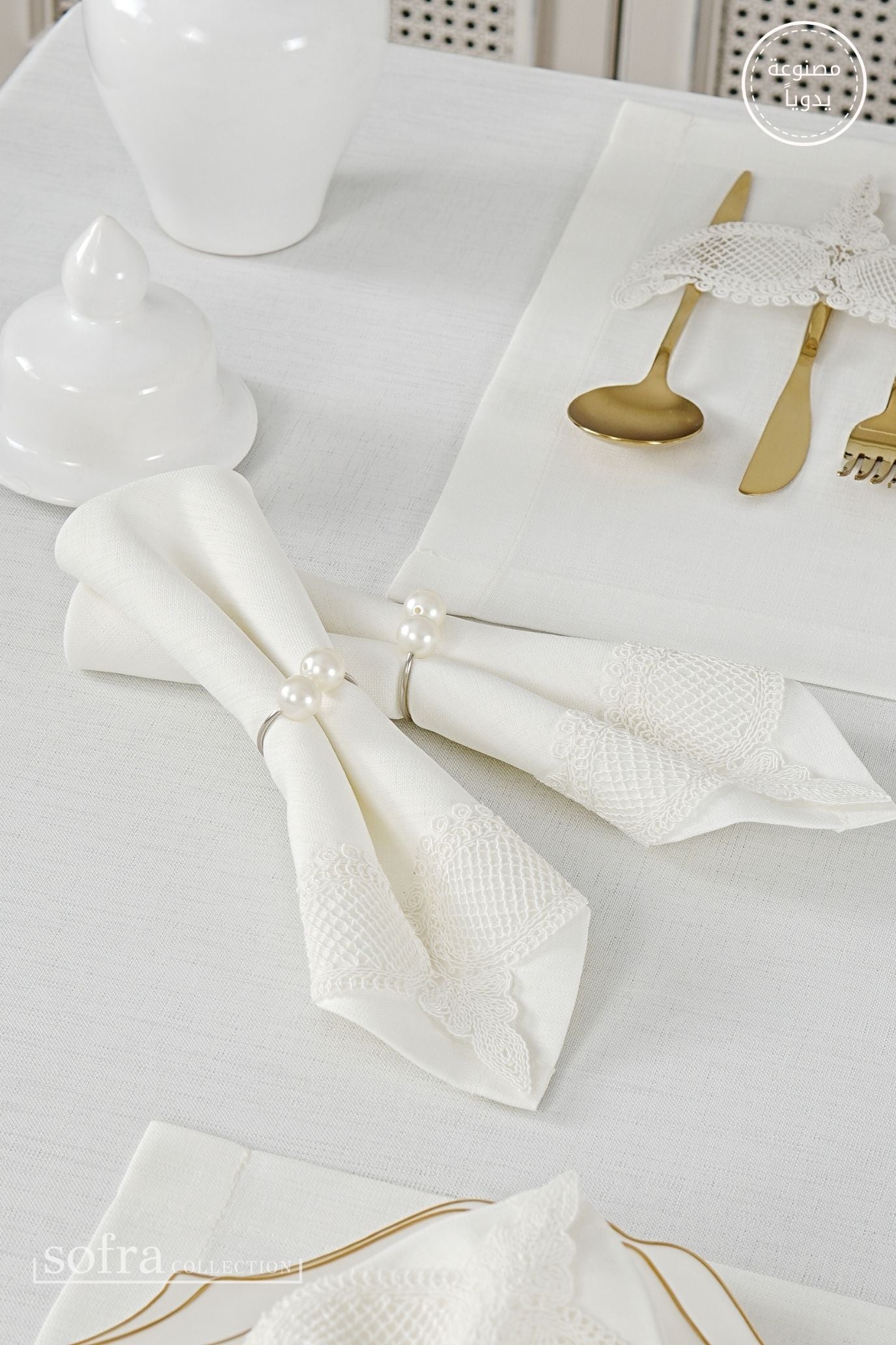 طقم مفارش سفرة كامل مزين بدانتيل اوف وايت - موديل ايلا  – ٣٨ قطعة – ١٢ شخص - قماش كتان مقاوم للبقع