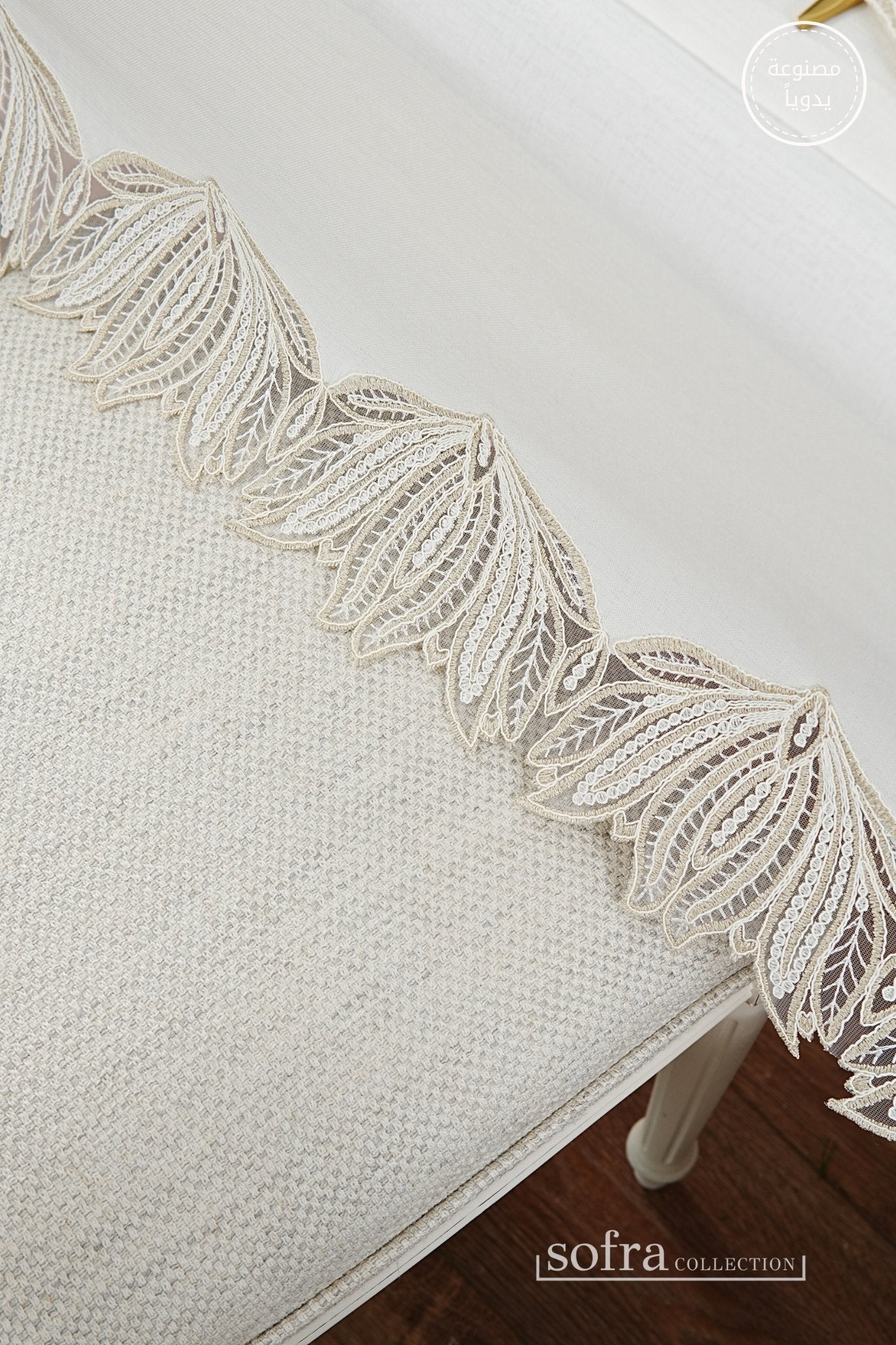 طقم مفارش سفرة كامل مزين بدانتيل بذهبى - موديل كاكتوس  – ٣٨ قطعة – ١٢ شخص - قماش كتان مقاوم للبقع